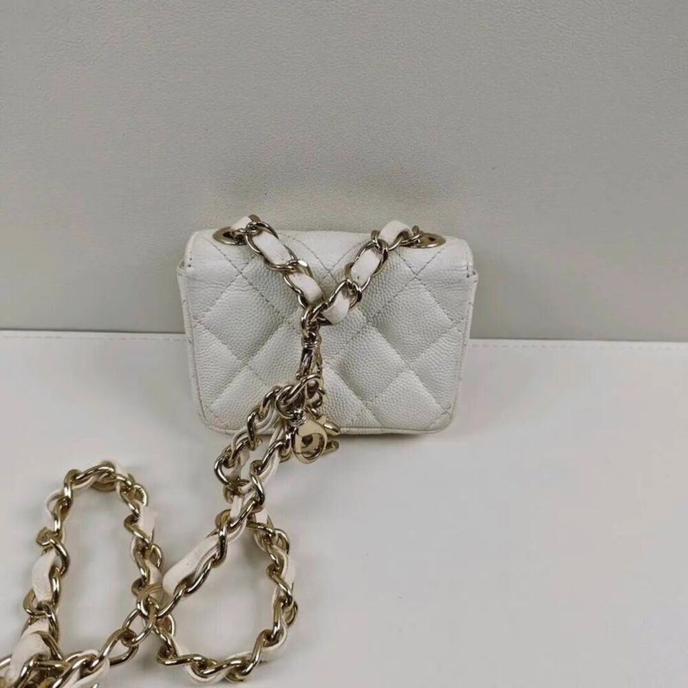 Chanel Women Pre-Loved Bag Very Good Condition - Picture 2 of 9